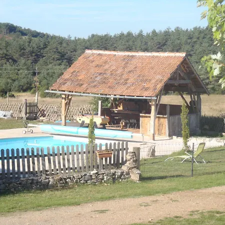 Sur Domaine Avec Piscine En Pleine Nature Bed & Breakfast 3*