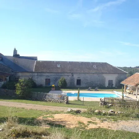 Sur Domaine Avec Piscine En Pleine Nature Bed & Breakfast